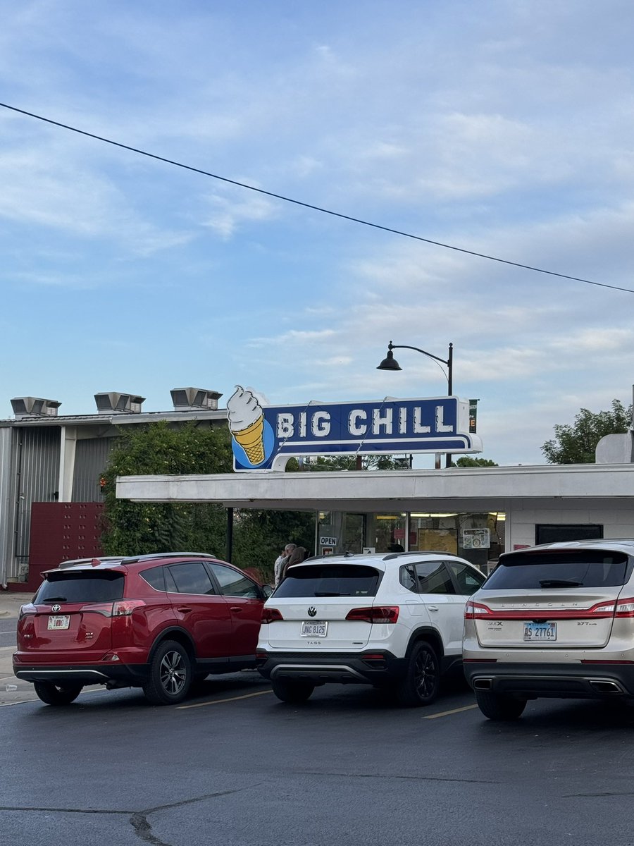 When visiting Carbondale, you always have to hit up the locals! It may not be Dairy Queen anymore but it’s still the local Ice Cream Shop! 

@wellthatscdale @wtfcarbondale #carbondale #hometown #southernillinois