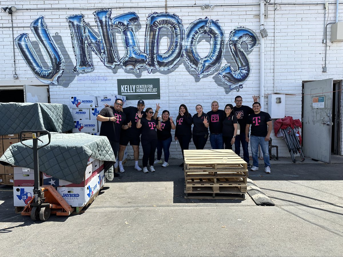 dchavar's tweet image. Together, we can change lives through volunteering. ..thank you to @KellyFreshOrg for allowing our T-Mobile teams in making a difference in our community 🫶🏼🩷