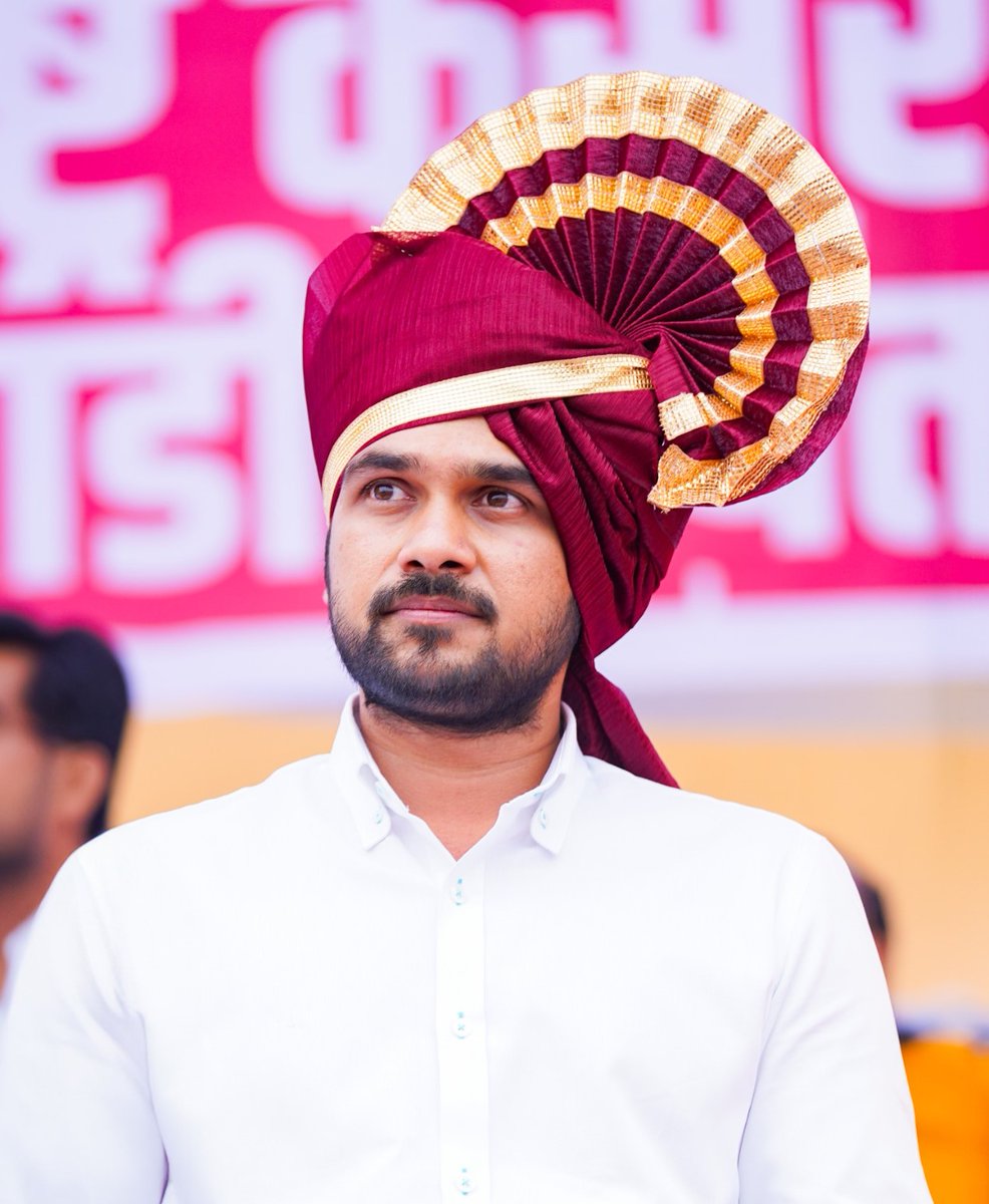 satejp's tweet photo. सर्वसामान्य जनतेत सहज मिसळणारे, त्यांचे प्रश्न सोडविणारे, प्रत्येकाला आपलेसे वाटणारे, युवकांचे आशास्थान, संयमी, नम्र, विकासाची दूरदृष्टी असणाऱ्या दमदार युवा आमदार @ruturajdyp यांना वाढदिवसाच्या मनःपूर्वक शुभेच्छा. 
कोल्हापूर दक्षिण मतदारसंघाच्या सर्वांगीण प्रगतीसाठी आपल्या प्रयत्नांना ���ई अंबाबाई नक्कीच यश देईल.