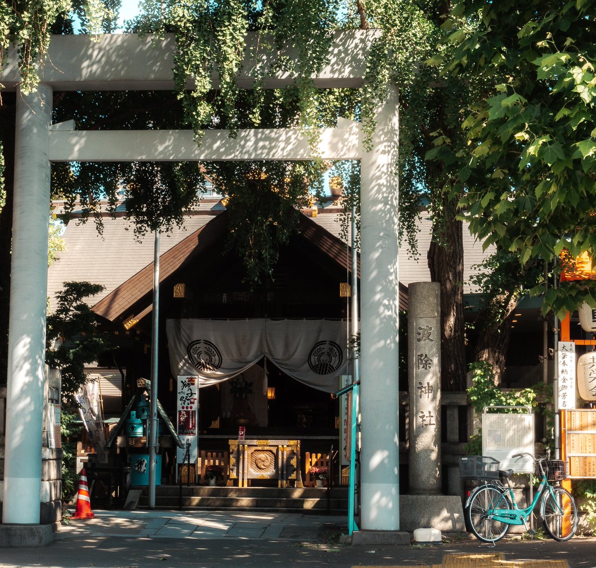 citycostjapan's tweet photo. Mid-afternoon around Tsukiji Outer Market and Namiyoke Inari shrine⛩️in #Tokyo’s Chuo Ward, Wednesday. https://t.co/0JxnK5rQ74
