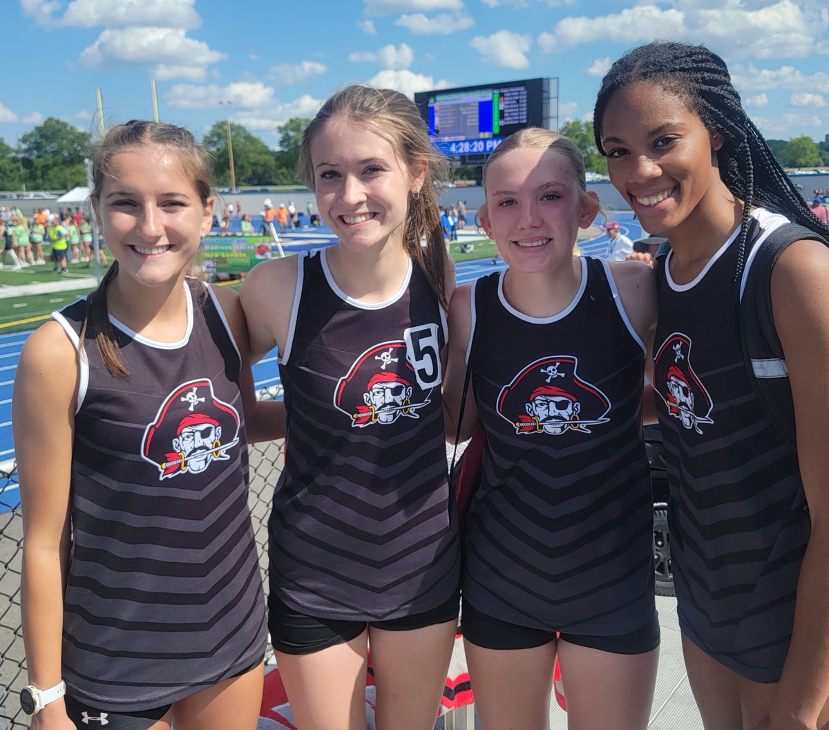 Great job by our 4x800 today.  Thanks to our seniors, Jo and Carlie, for four great years.