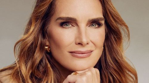 Actress Brooke Shields was #BornOnThisDay May 31, 1965. A child/teenage & young adult model, she later gained critical acclaim for her film & TV roles. In 2005 Brooks spoke openly on her battles with postpartum #depression to education & support others in need. 59 yrs young #BOTD