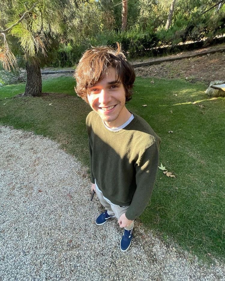 mutedempathy's tweet image. cameronblake posted!

happy birthday dan-man, couldn’t imagine life without ya. we’re doing the damn thing this year. love ya. 💙