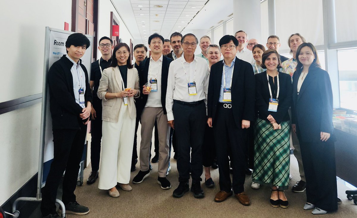 EiC and editors of Biomaterials @Biomaterials_, Materials Today Bio, and Biomaterials Advances @BiomaterialsAdv met at #WBC2024 to discuss common challenges and practices. It was great to meet with the #biomaterials family @ElsevierMS