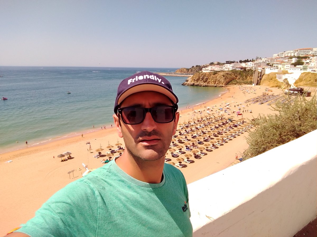 nurhakkaya14's tweet image. Happy #umbracoTees day from Portugal.