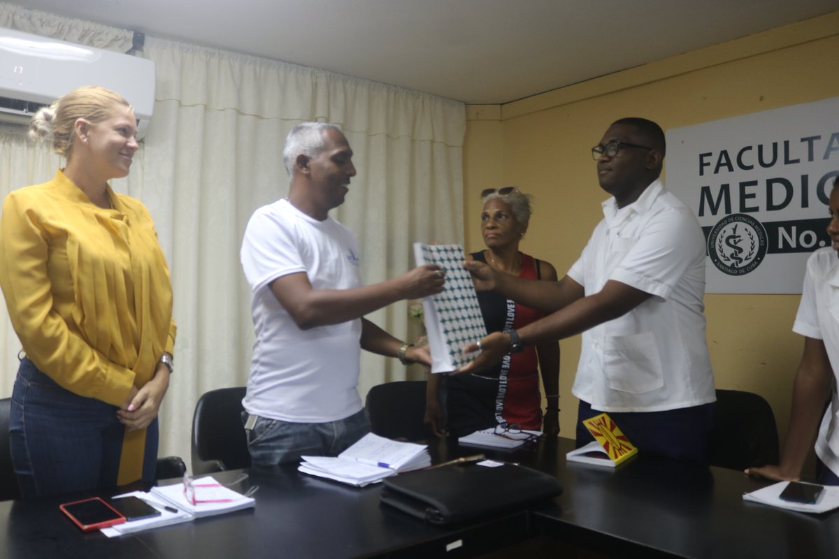 Catalejo_Stgo's tweet photo. Por sus resultados de trabajo se aprobó como nuevo Secretario General del Comité Primario de la Facultad de Medicina No. 1 a Eduardo Larduet Torres, estudiante de 2do año de Medicina
#UCM_SC
#UJC https://t.co/s1uA3d3Utb