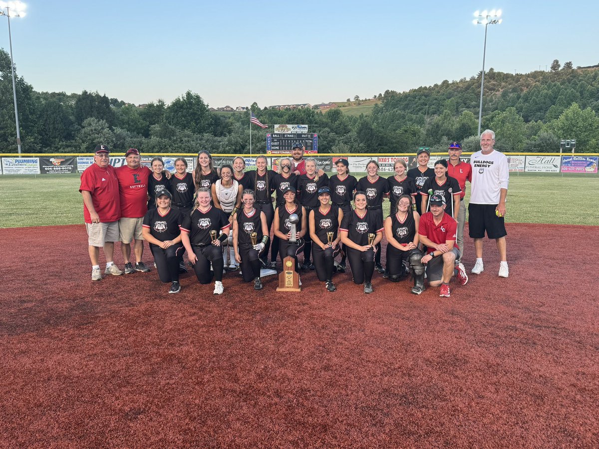 All_in_LC's tweet photo. Get the sirens ready, LC!  The bus is bringing back the regional champs!  🏆#AllinLC https://t.co/ktWO2oHFkY