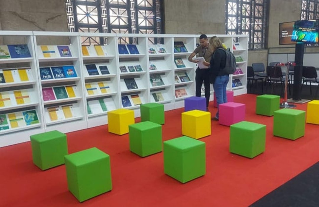 MarcioPochmann's tweet image. Casa Brasil IBGE abre ao público na próxima segunda-feira, dia 3 de junho, no Palácio da Fazenda, centro da cidade do Rio de Janeiro

Chegou a oportunidade de comprar fisicamente o mapa-mundi e o atlas do IBGE por R$ 50 (combo promoção)

Na Casa, há uma instalação do Mapa-mundi…