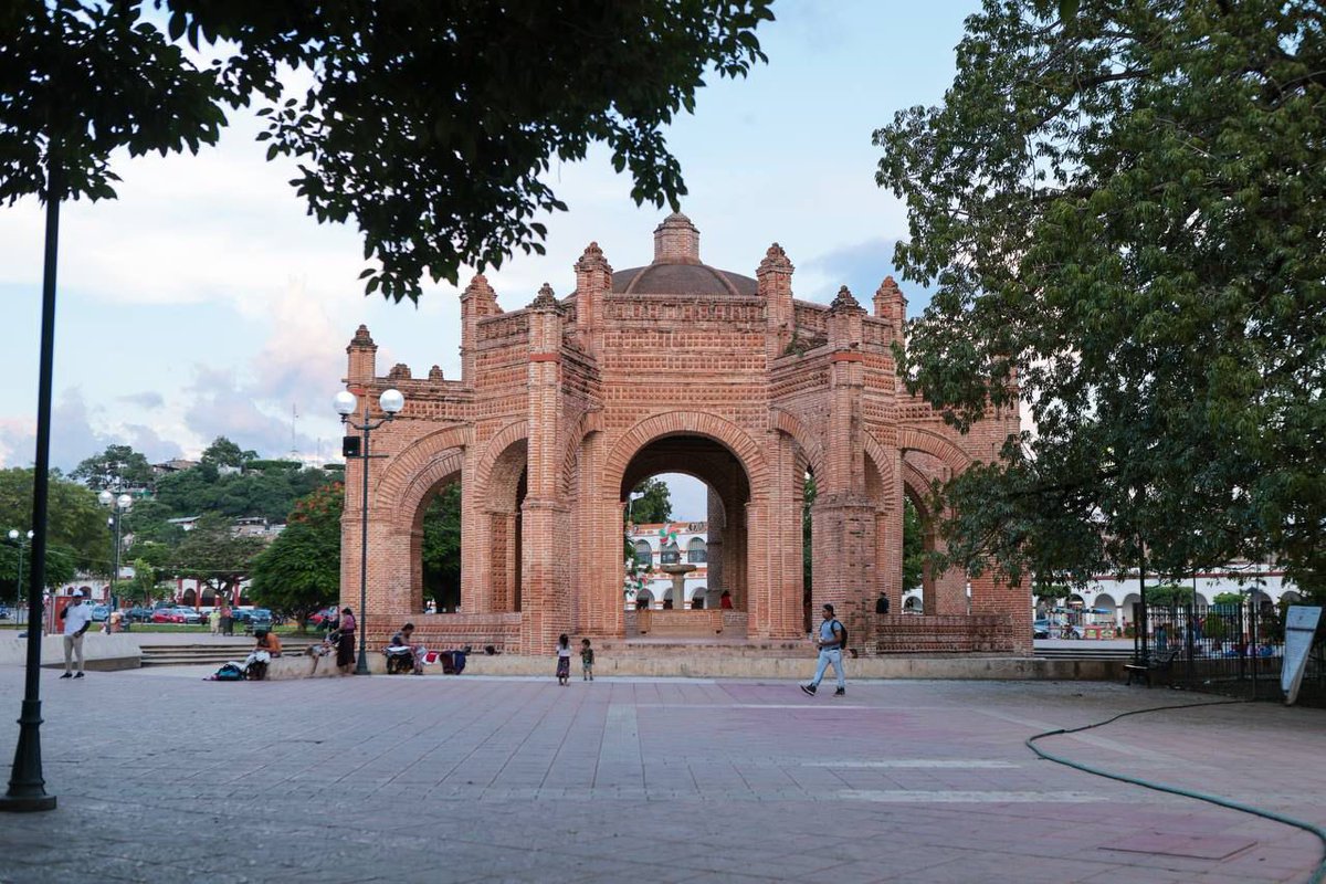 Chiapa de Corzo, ubicado en el bello estado de Chiapas, es considerado una de las poblaciones más antiguas del continente americano. Ahí se encuentra la emblemática pila conocida como La Corona, en la Plaza de Armas Ángel Albino Corzo, construida en el siglo XVI.