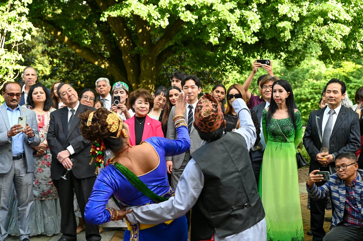 FirstLadyNJ's tweet image. Celebrated the many countries, languages, and cultures of our vibrant state during #AAPIHM tonight at @DrumthwacketNJ.

Our state’s strength lies in our rich tapestry of cultures &amp;amp; communities. NJ is truly blessed to be home to such an incredibly diverse &amp;amp; robust AAPI community.