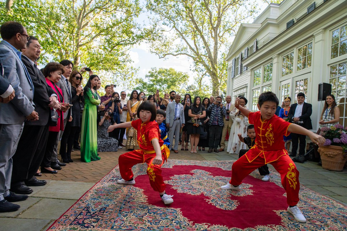 FirstLadyNJ's tweet image. Celebrated the many countries, languages, and cultures of our vibrant state during #AAPIHM tonight at @DrumthwacketNJ.

Our state’s strength lies in our rich tapestry of cultures &amp;amp; communities. NJ is truly blessed to be home to such an incredibly diverse &amp;amp; robust AAPI community.