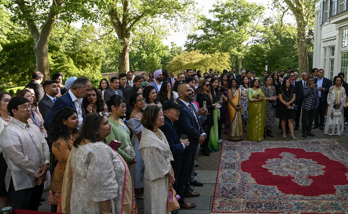 FirstLadyNJ's tweet image. Celebrated the many countries, languages, and cultures of our vibrant state during #AAPIHM tonight at @DrumthwacketNJ.

Our state’s strength lies in our rich tapestry of cultures &amp;amp; communities. NJ is truly blessed to be home to such an incredibly diverse &amp;amp; robust AAPI community.