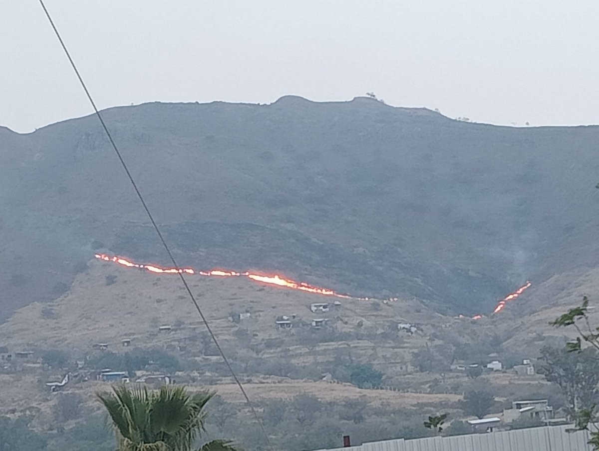 #AlMomento| Se incendian los pastizales del Cerro de Monte Albán.
Vía Cortesía