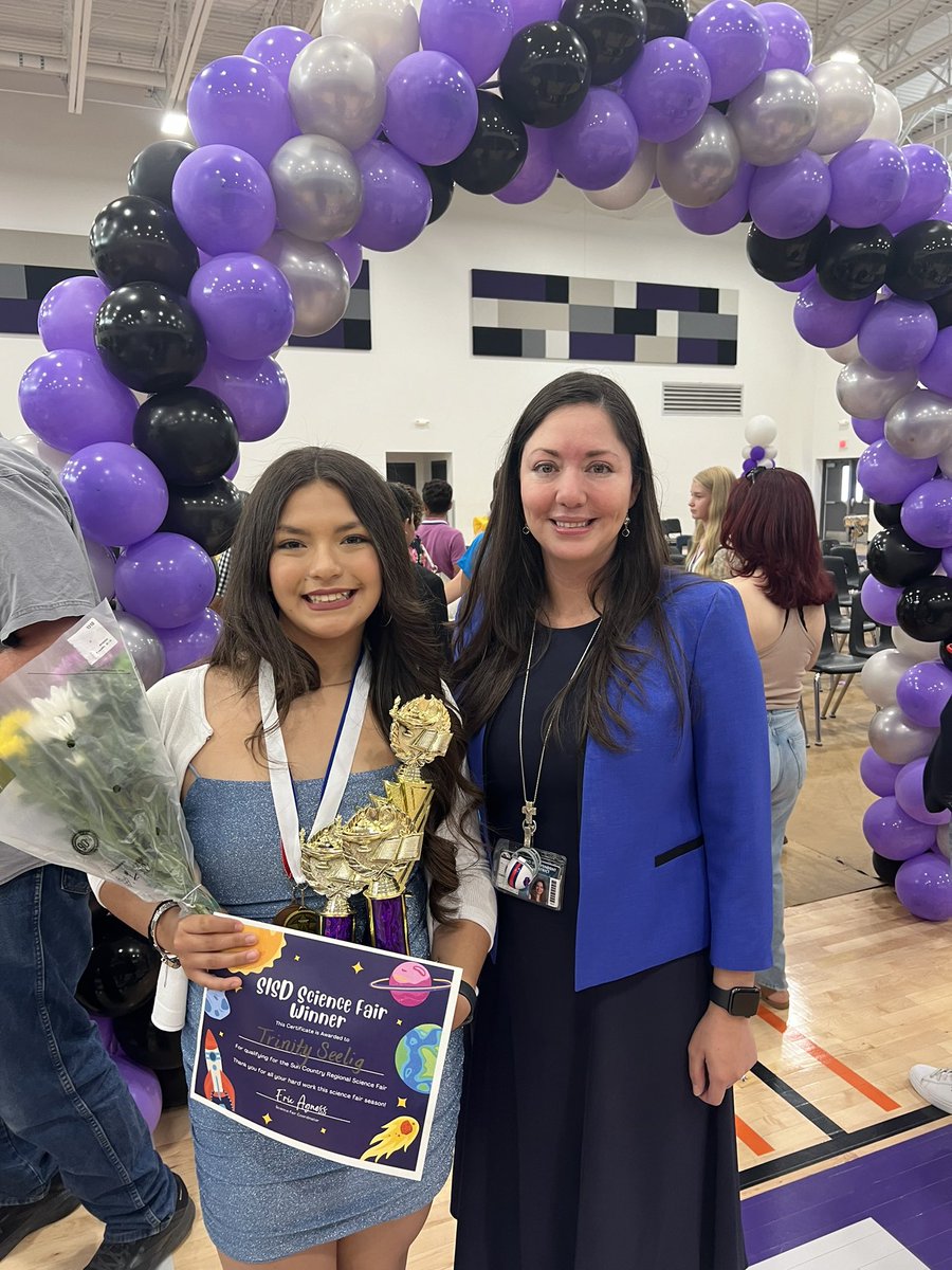 HanksGolf95's tweet photo. So proud of our daughter earning the #1 Rank GPA in the 7th grade class @Eastlake_Middle. Thanks to the amazing admin, faculty and staff for fostering a great learning environment at Eastlake Middle School for her in the school’s inaugural year. We are grateful. @RSeelig_BNES https://t.co/FhX2sZ4rOm
