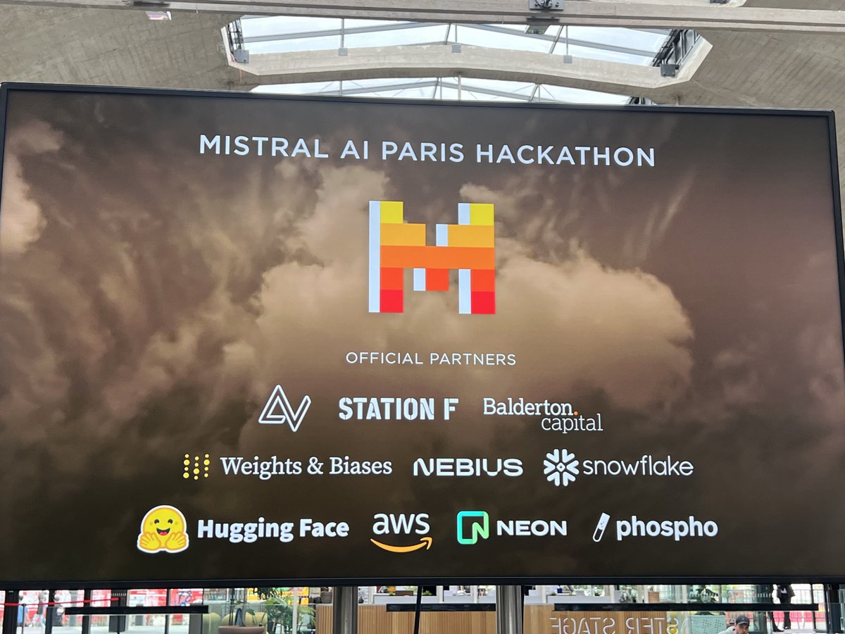 Mistral is France’s answer to OpenAI. And it’s all open source.

They just threw Paris’s largest ever AI hackathon. 1,000+ hackers applied to build what’s possible with open source LLMs.

Here are the finalists from the @MistralAI x @cerebral_valley hackathon in Paris (🧵):