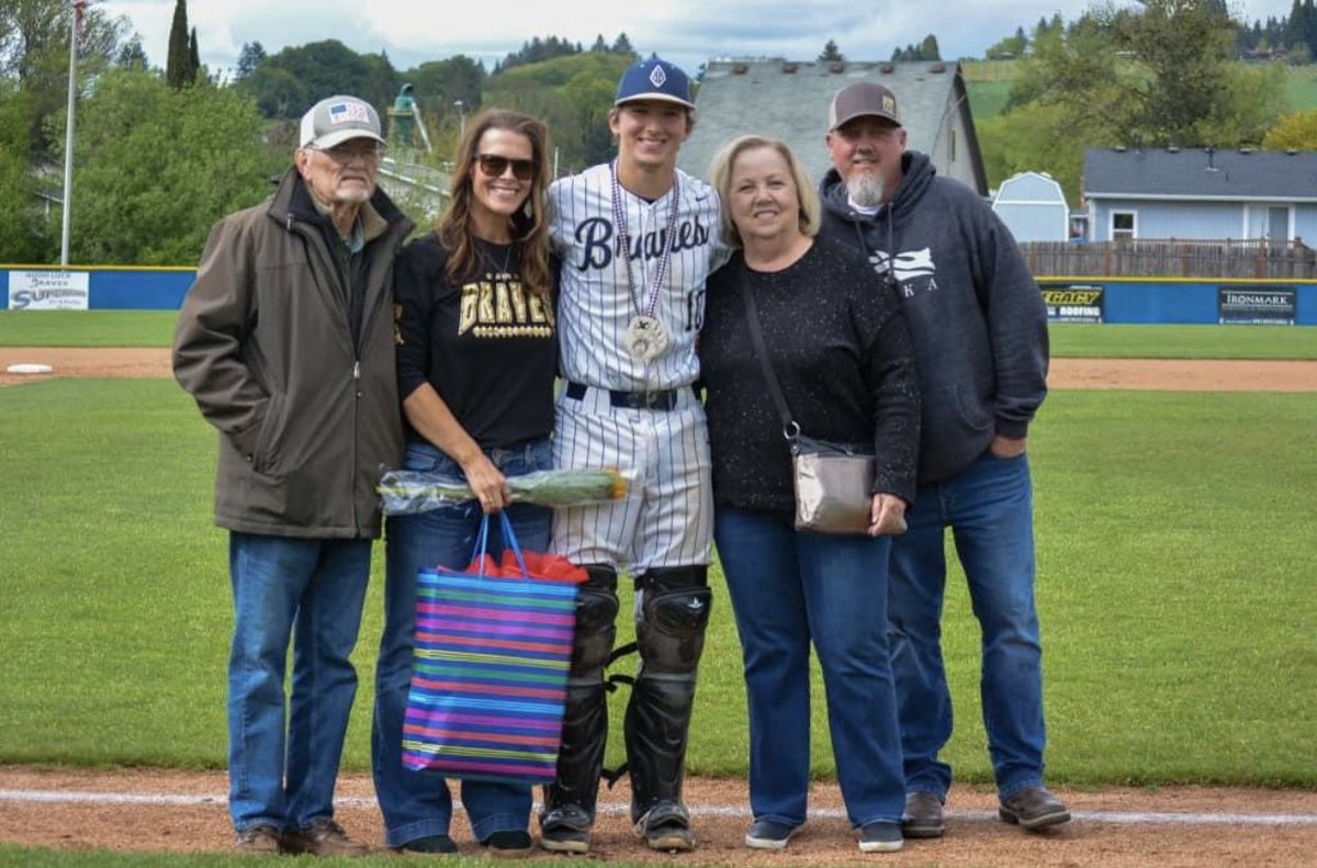 AshtonCrossen's tweet photo. I am extremely grateful for all my friends, teammates, and coaches who have shared their knowledge and faith in me during my time @BanksAthletics.  Most of all, I’d like to thank my parents and family for all their love and support. https://t.co/grkjldWiUO