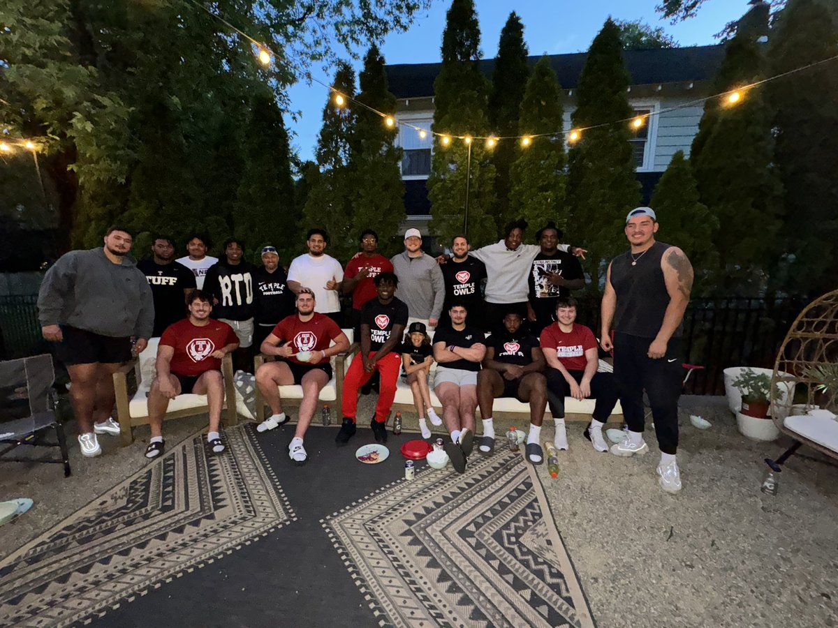 Chris Wiesehan (@coachwiesehan) on Twitter photo 🦉TEMPLE OFFENSIVE LINE
#FamilyOverEverything
#BodyBlows
<a href="/Ericking_52/">Eric king</a> <a href="/EvanDailey2024/">Evan Dailey</a> <a href="/TheJordan015/">Jordan Montgomery</a>
<a href="/SmithwickKevin/">Kevin Smithwick</a>
<a href="/MagicJacks0n/">Jack$on Pruitt</a> <a href="/davrayvenu/">Davray Venu</a> 🦉TEMPLE OFFENSIVE LINE
#FamilyOverEverything
#BodyBlows
<a href="/Ericking_52/">Eric king</a> <a href="/EvanDailey2024/">Evan Dailey</a> <a href="/TheJordan015/">Jordan Montgomery</a>
<a href="/SmithwickKevin/">Kevin Smithwick</a>
<a href="/MagicJacks0n/">Jack$on Pruitt</a> <a href="/davrayvenu/">Davray Venu</a>
