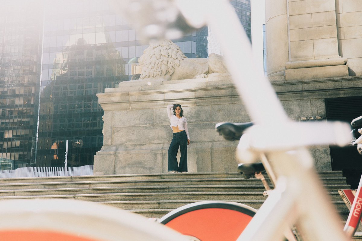 Hi, everyone! I’m Sofia, a photographer who recently moved to Vancouver, Canada. After a decade of studying design and art, I found my passion in women's portrait photography. Excited to share my work and journey with you all. Thrilled to finally create this new account!☺️📸