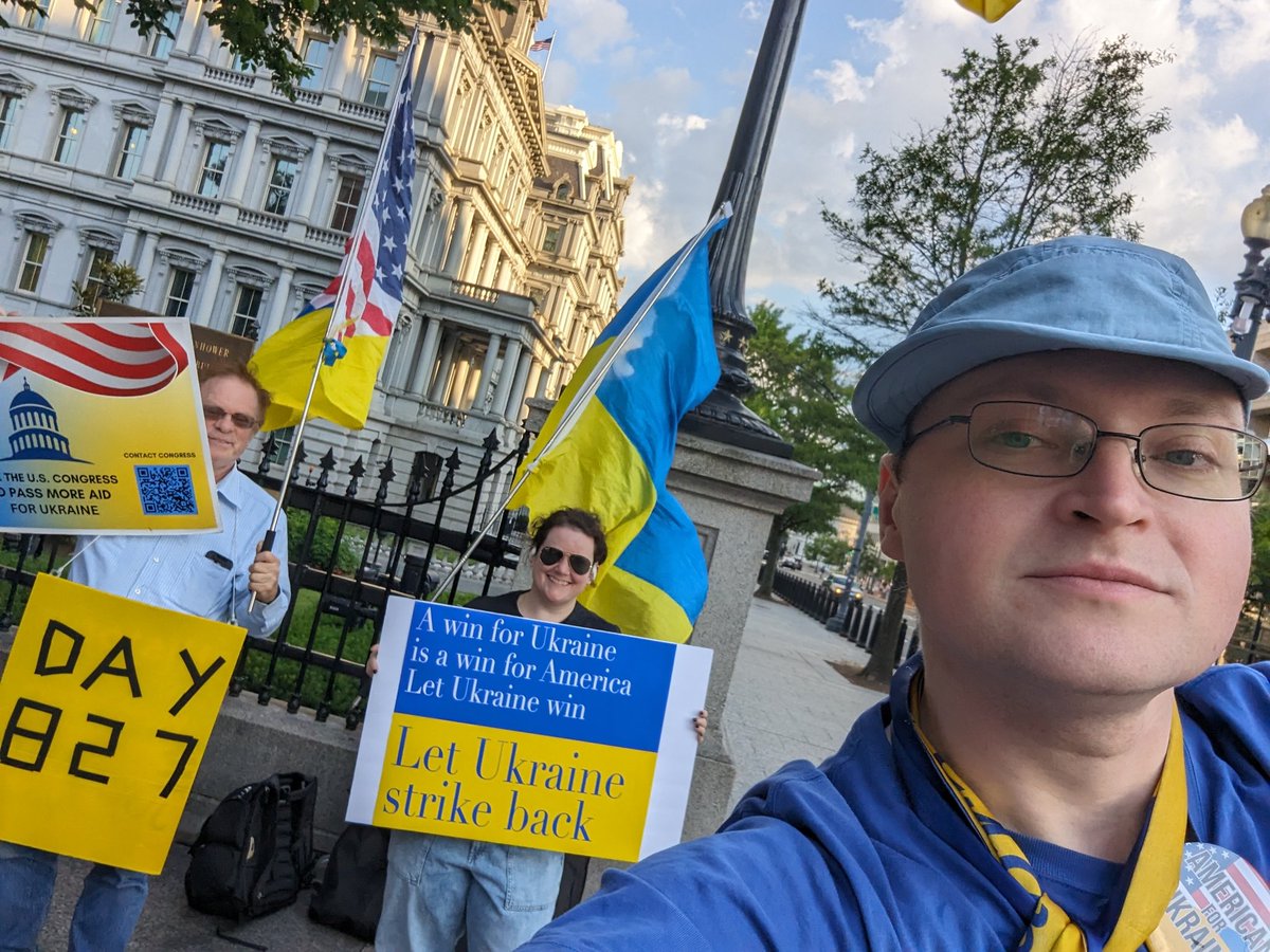 We will be back tomorrow at 5-7pm at the same place: 17th St NW and Pennsylvania Avenue intersection by Eisenhower Executive office building. #LetUkraineStrikeBack