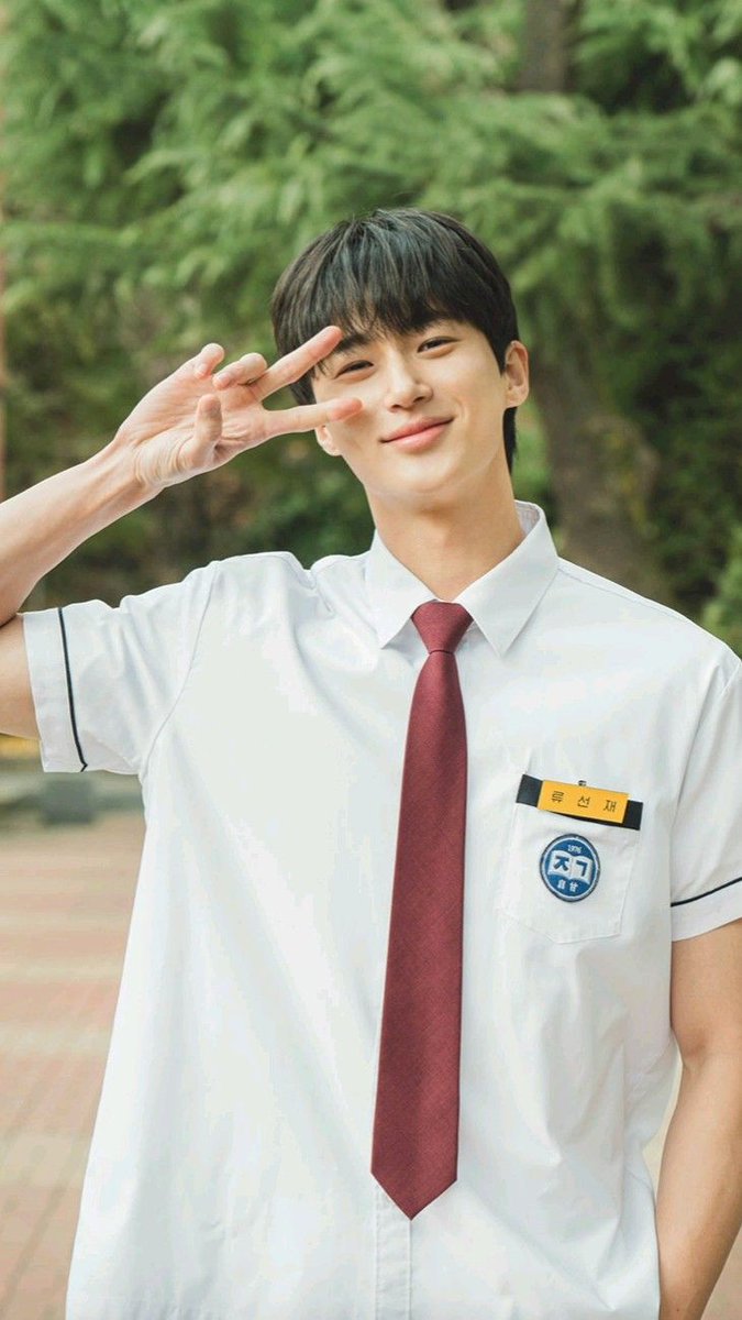 Aye This is Byeon Wooseok. I know there's a lot of me around but do you mind to add another me into your friends list? Do leave any trace and I'll come to you asap. Do not only pain the heart red but please have a talk with me too. Until see you!