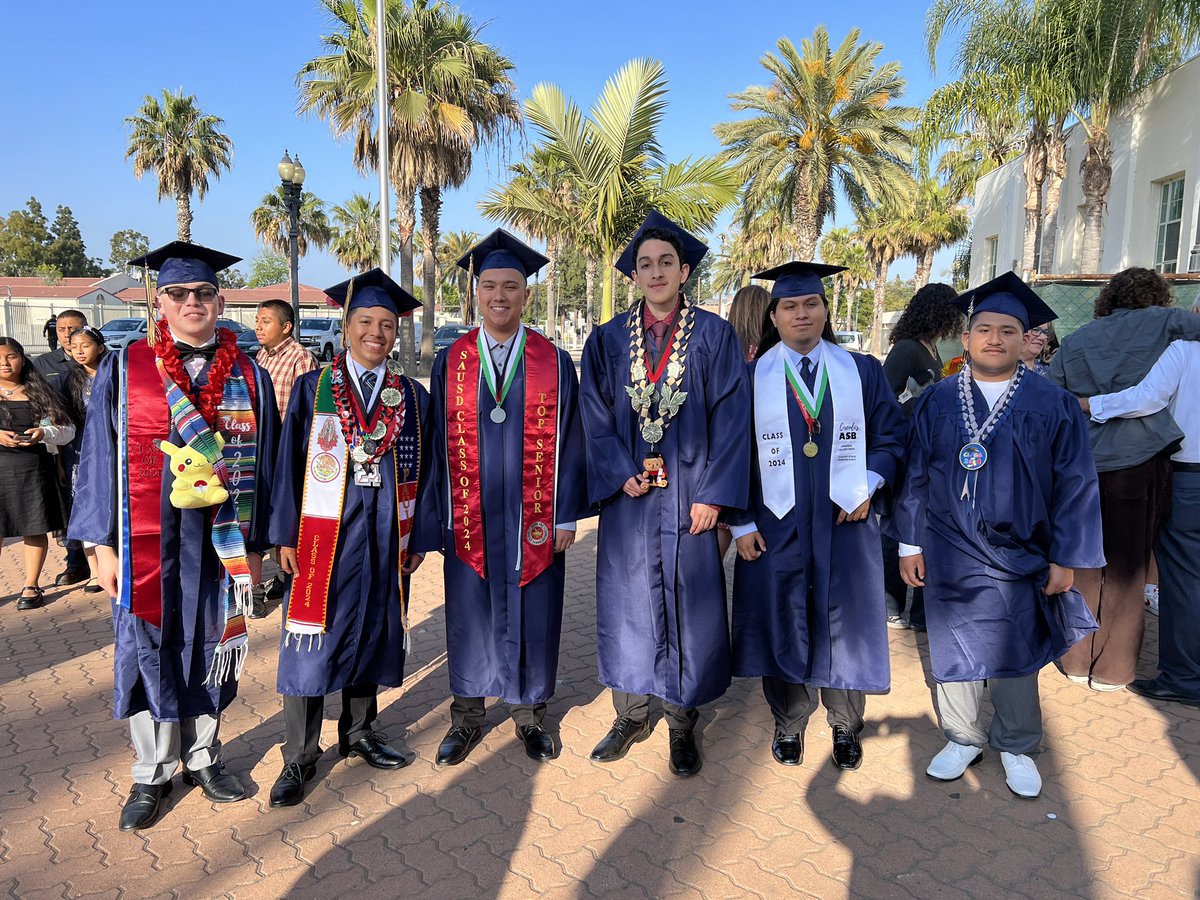 🎓🎉 Círculos High School at Advanced Learning Academy’s graduation ceremony is underway! Be sure to visit sausd.us/classof2024 to catch the live stream and check out our Facebook page (links in bio) for more photos! 

#WeAreSAUSD #SAUSDBetterTogether #SAUSDClassof2024