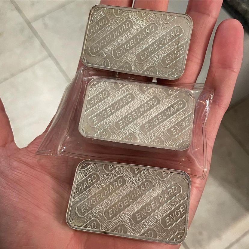 Lot of Three Consecutive Serial Number 5oz Engelhards! Hard to find Engelhard 5oz class! Consecutive serials!

Price : $525 for all Three
Bin or dm to claim 

#silver #silverjewelry #silverforsale #coin #usasilver #europeansilver #coinforeveryone #coinbase #coincollecting