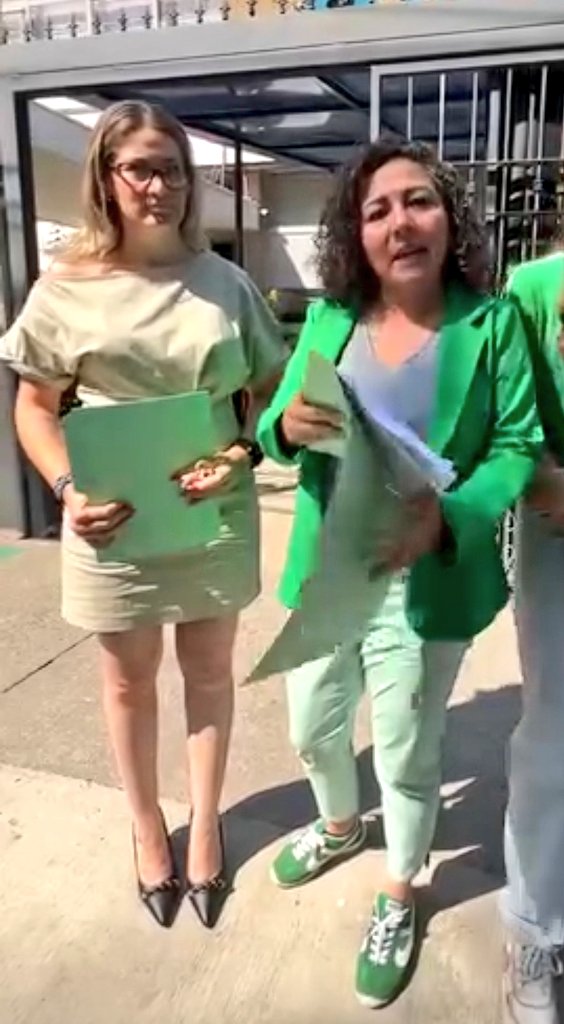 Hoy acompañé a Ma Luiza Martínez a interponer una denuncia por violencia política en razón de género. No podemos tolerar que se nos siga estigmatizado por el sólo hecho de ser mujeres y mucho menos podemos tolerar que se nos señale sin fundamento, sólo por motivos del editor.