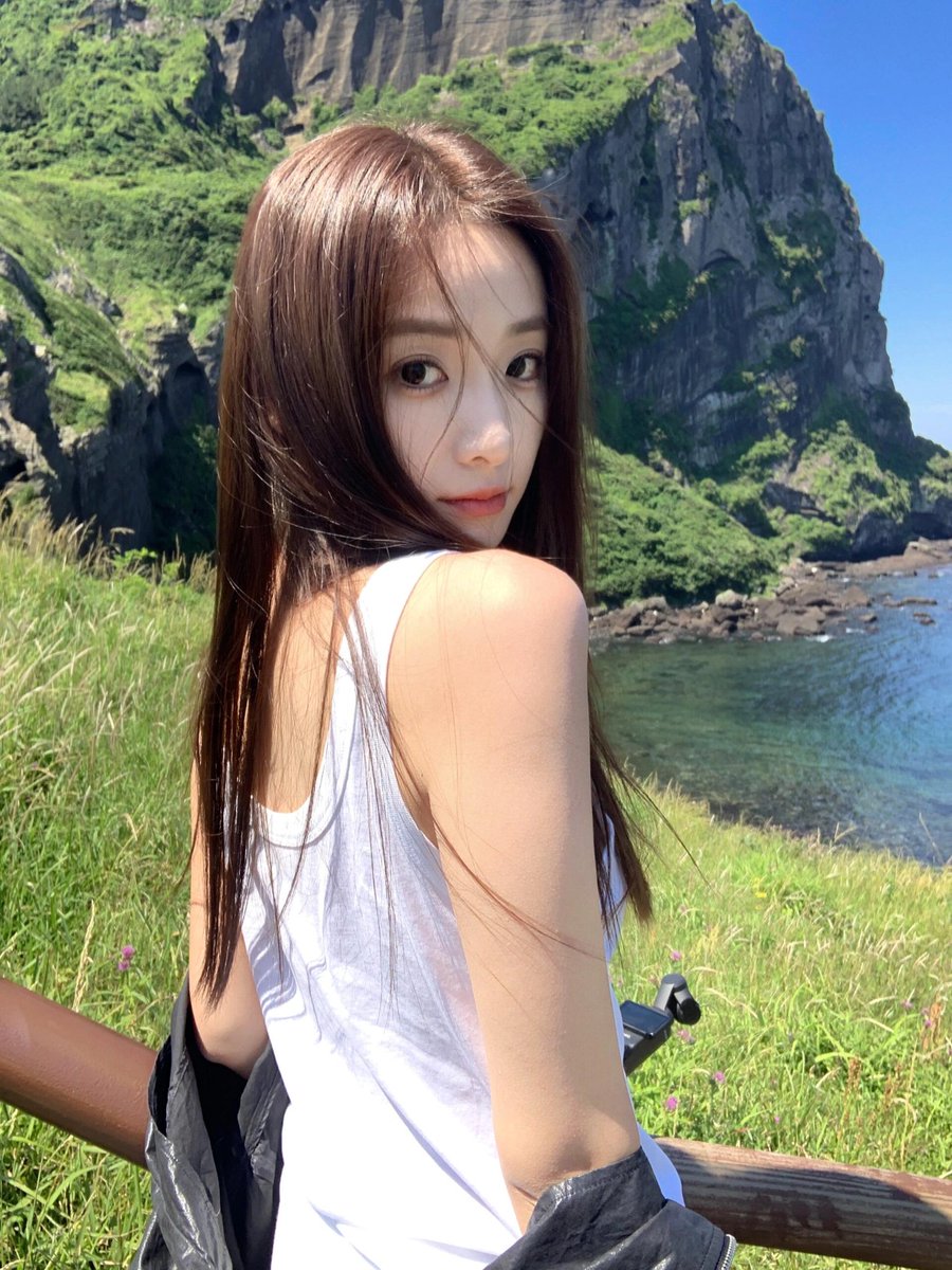 新发色真好看💐💐