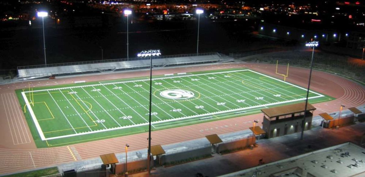@Coach_JD_Atkins @sports_workbook @CoachLundberg A4: Murrieta Mesa HS. From ground level you descend into the stadium. So doesn’t take much for it to get loud. 
#ALFBChat