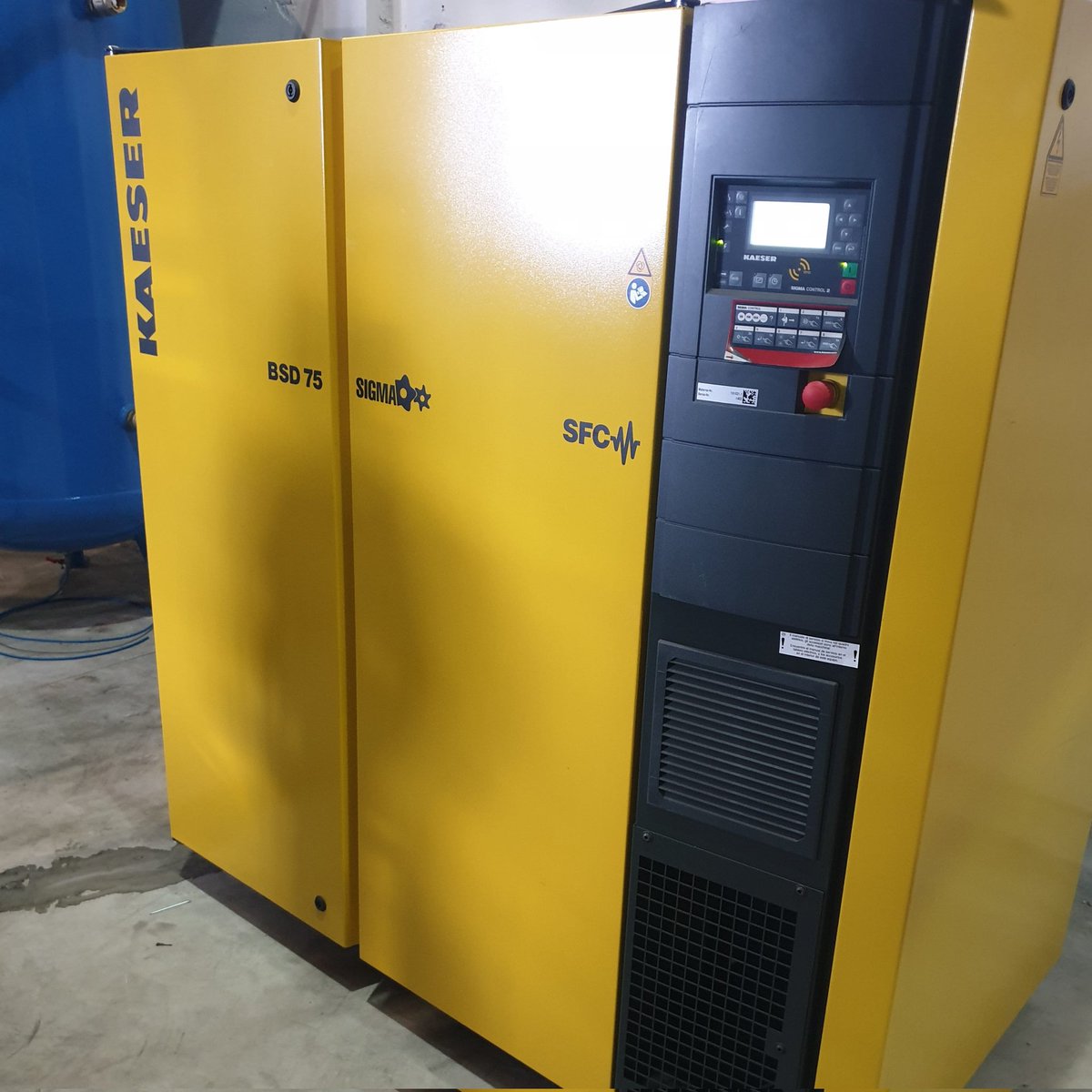 giorug81's tweet photo. Fr Compressori: disponibile compressore kaeser mod BSD75SFC inverter, potenza kw 37, portata aria 5500 lt/min, pressione 10 bar https://t.co/NJlERmq4xu 
Available kaeser compressor mod BSD75SFC, motor 37 kw, fad 5500 lt/min, pressure 10 bar https://t.co/NJlERmq4xu https://t.co/W6wdN6naS5