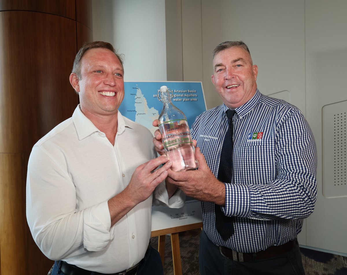 Good news deserves a fine drop. We’re banning carbon capture in the Great Artesian Basin, to protect this precious resource for generations to come. Murweh Shire Mayor Shaun 'Zoro' Radnedge brought me a bottle of Charleville bore water to celebrate.