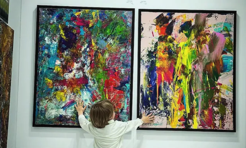 ミニピカソ」ことドイツ出身の2歳の画家ローラン・シュワルツ君の絵画