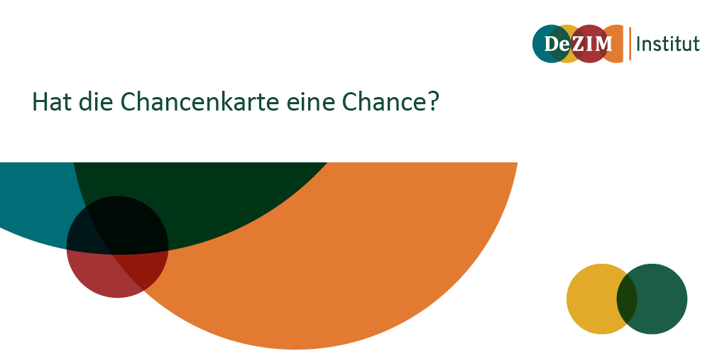 DezimInstitut's tweet photo. Am 01.06. tritt die #Chancenkarte in Kraft. Die Bundesregierung etabliert damit erstmalig ein Punktesystem zur Steuerung der #Arbeitsmigration. Die Analyse zeigt: Entscheidend ist, wie gesetzliche Vorgaben in der administrativen Praxis umgesetzt werden.➡️ https://t.co/IMozyyb5cg https://t.co/J5fHogWheo