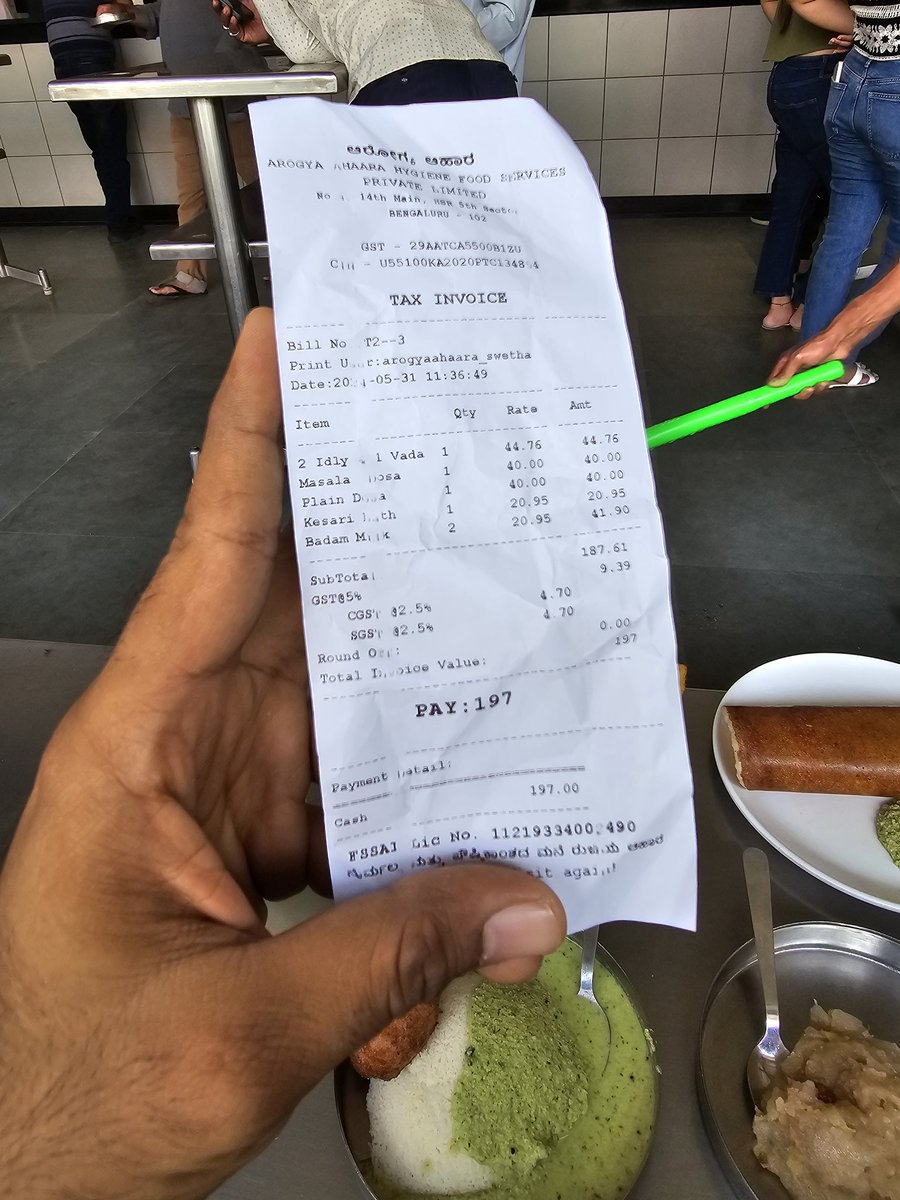 All this food, at an extremely hygienic QSR restaurant, costed just ₹197 😲. 

Taste, food quality was great. Similar quality food at a Jaipur QSR would have costed atleast 10x. Bengaluru food is 👌bang
