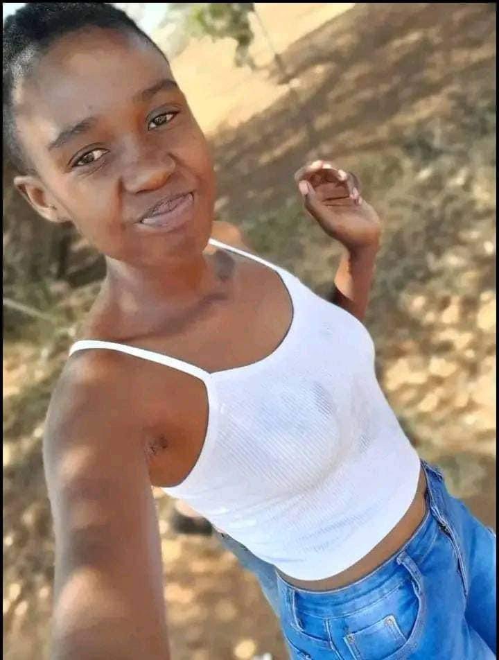 DeeJobplug's tweet photo. ""My name is mutsatsi Membry, I'm a Self taught Baker from South Africa in Polokwane 📍🇿🇦. I use 2plate Stoves to bake my products because I don't have Oven😔.

#Please Help me share my work so that I can expand my business and buy a proper Oven🥺

My Facebook Name 👉🏾https://t.co/3V6l3nrSzp"""
