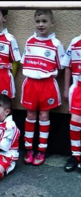 EastLeedsRL1sts's tweet photo. It's comes with great pleasure we welcome to the world CTW. The sky is his limit, freakish athletic ability and the inevitable instinct of prolific try scoring. 

The Easy Rd production line continues🙌 

Cai Taylor-Wray🔥 do your thing we are so proud. Enjoy the experience⚪️🔴 https://t.co/meHpCpzOIk