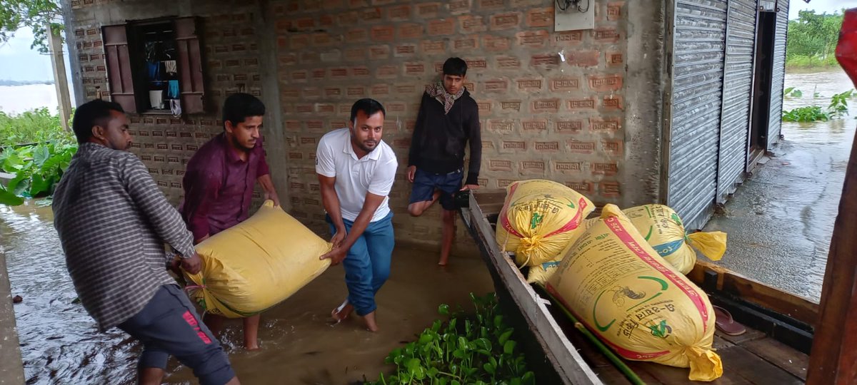 BdConcern's tweet photo. Flash flood in north-eastern Bangladesh leaving thousands people homeless, losing livelihood, assets. @Concern along partner @FIVDB_ngo Team on ground evacuated people &amp; providing support #Forecastbasedaction #anticipatoryaction #SUFAL project @CAREBdesh @eu_echo https://t.co/yts31mOeGm