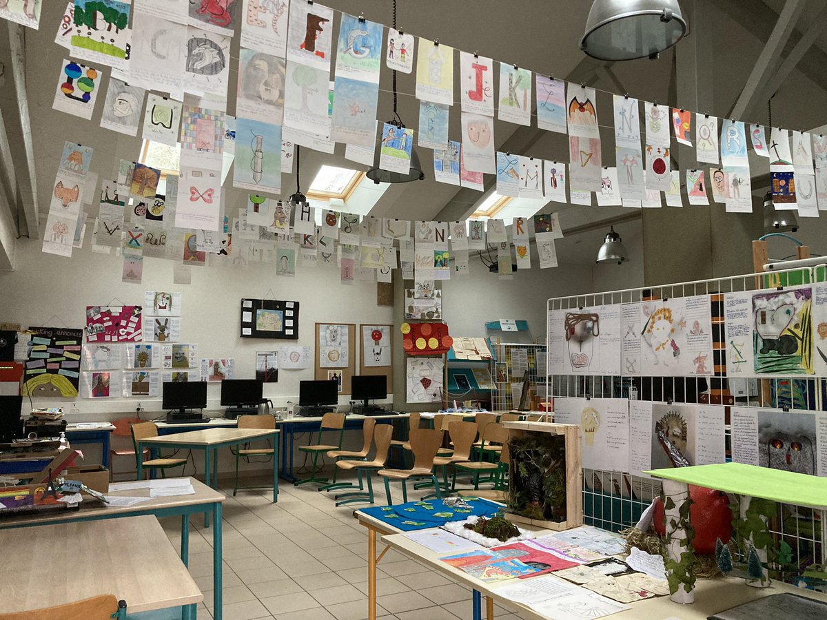 LaBarousse's tweet photo. Prix littéraire Ados @departementhapy « Tout en Auteurs » Nos élèves de la 6e à la 3e ont rencontré 7 auteurs cette semaine, débats, échanges et plaisirs partagés @DAACToulouse @DSDEN65 https://t.co/hJASEWdCQt