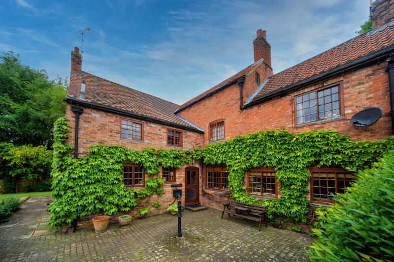 A superb three storey, seven bedroom Regency farmhouse

🎉Seven Bedrooms
🎉Four Reception Rooms

🌍Caunton
📍Newark Office
☎️01636 611 811
👀ow.ly/kc9l50S3K9i

#proudguildmember #guildproperty #richardwatkinson #familyhome #onthemarket #rightmove #zoopla