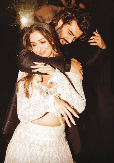 #MalaikaArora and #ArjunKapoor, who were in a relationship for quite some time now, have called it quits. Pinkvilla report claims; “Malaika and Arjun had a very special relationship and both of them will continue to hold a special place in each other's hearts. They have chosen