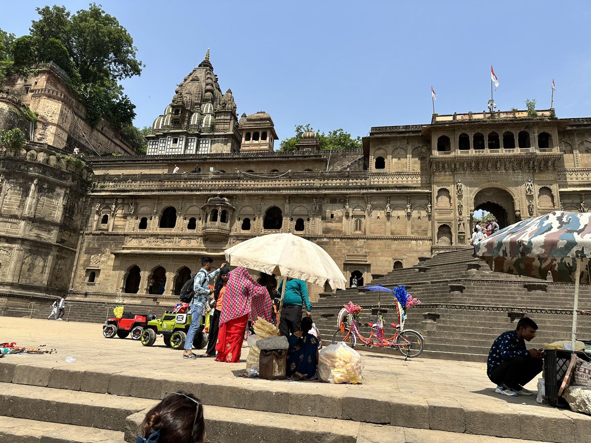 Was fortunate to experience the magnanimous Fort Ahilya on the banks of Narmada river (MP), know more about Ahilya Devi Holkar, one of the great and brave women warrior & rulers of Bharat.

Sharing few glimpses for all.

#लोकमाताअहिल्या_जयंती के पावन अवसर पे उनको शत शत नमन 🙏💐