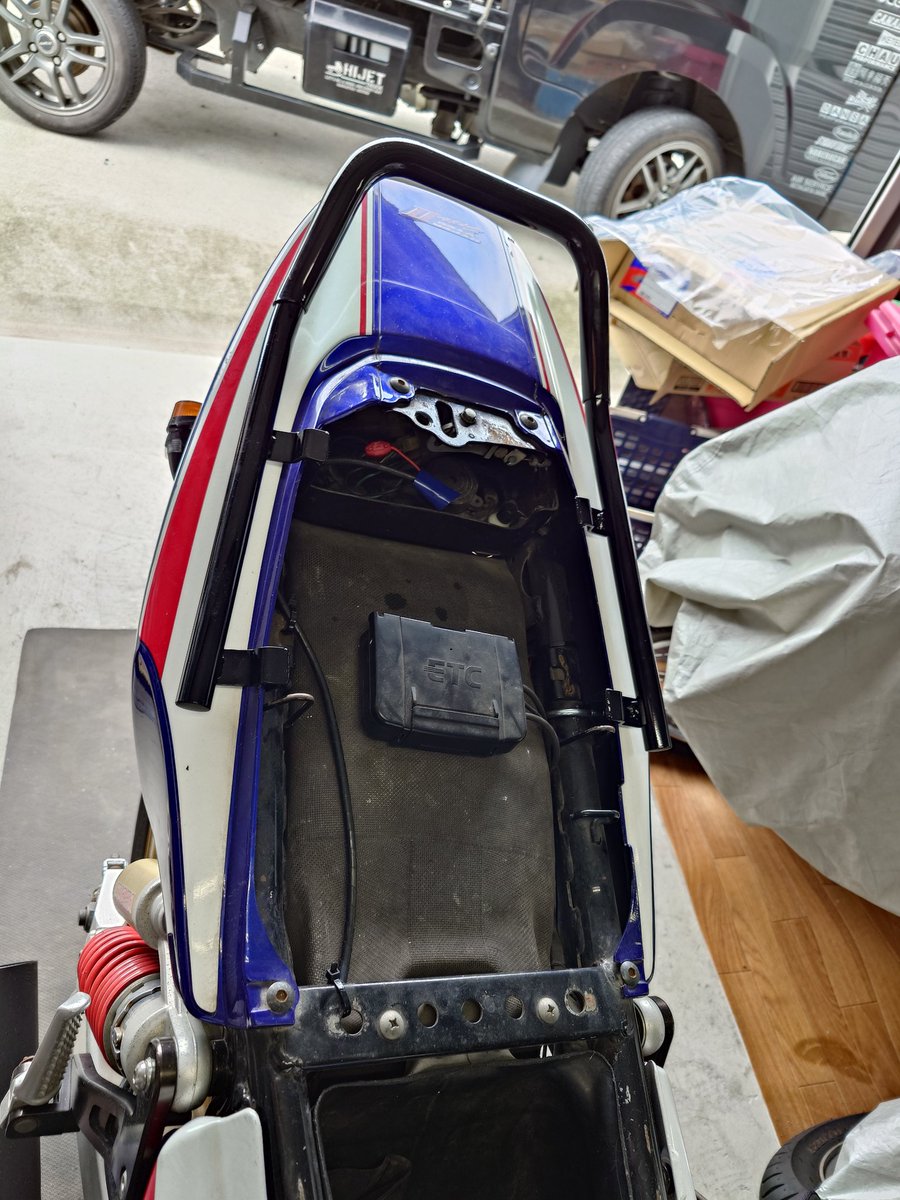 310Factory's tweet photo. オーダー入れてから約半年…
やっと届いて取付け♪
#310factory
#CB400SF https://t.co/qkH4mJ7f6R