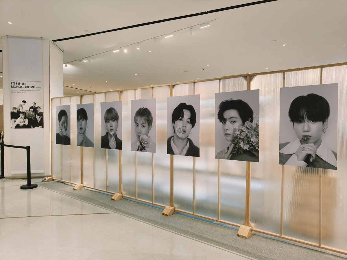 SaturnInOctober's tweet photo. เดินผ่าน อาร์ตสุดๆ เท่มากกก 

#btspopupstore #btspopup #btsmonochrome #btsmonochromeinbkk 
#bts #btsarmy https://t.co/djV7uXQwZY