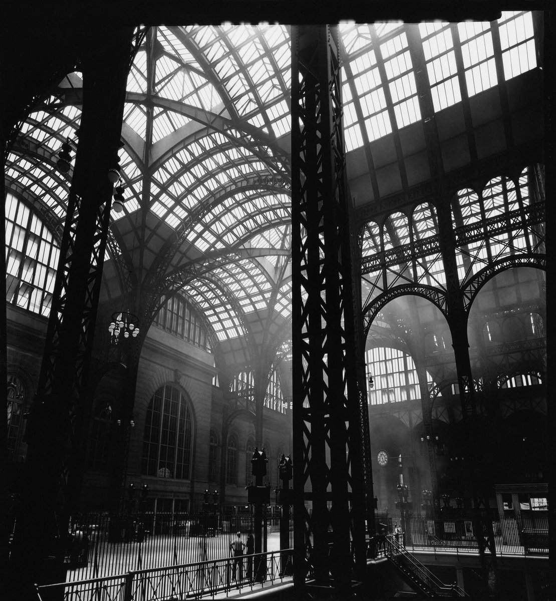 The Lens of Eternity in Sinister Wisdom: #lgbt #BereniceAbbott #amreading #writingcommunity

As part of her New York City photographs (funded by the Works Progress Administration), Berenice photographed Pennsylvania Station in 1936.

tealeavesamemoir.wordpress.com/2024/05/12/the…