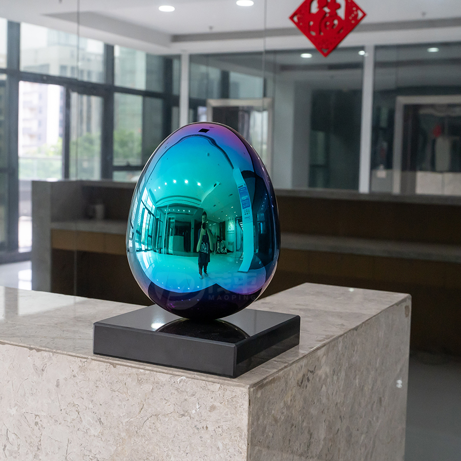 Jackson95135321's tweet photo. Our latest collection features these mesmerizing, reflective egg sculptures, perfect for adding a touch of modern sophistication to any space.#StainlessSteelArt #ModernSculpture #InteriorDesign #ArtLovers #HomeDecor #SculptureArt #ContemporaryArt #ArtCollector #InteriorStyling https://t.co/dcffY1kTku