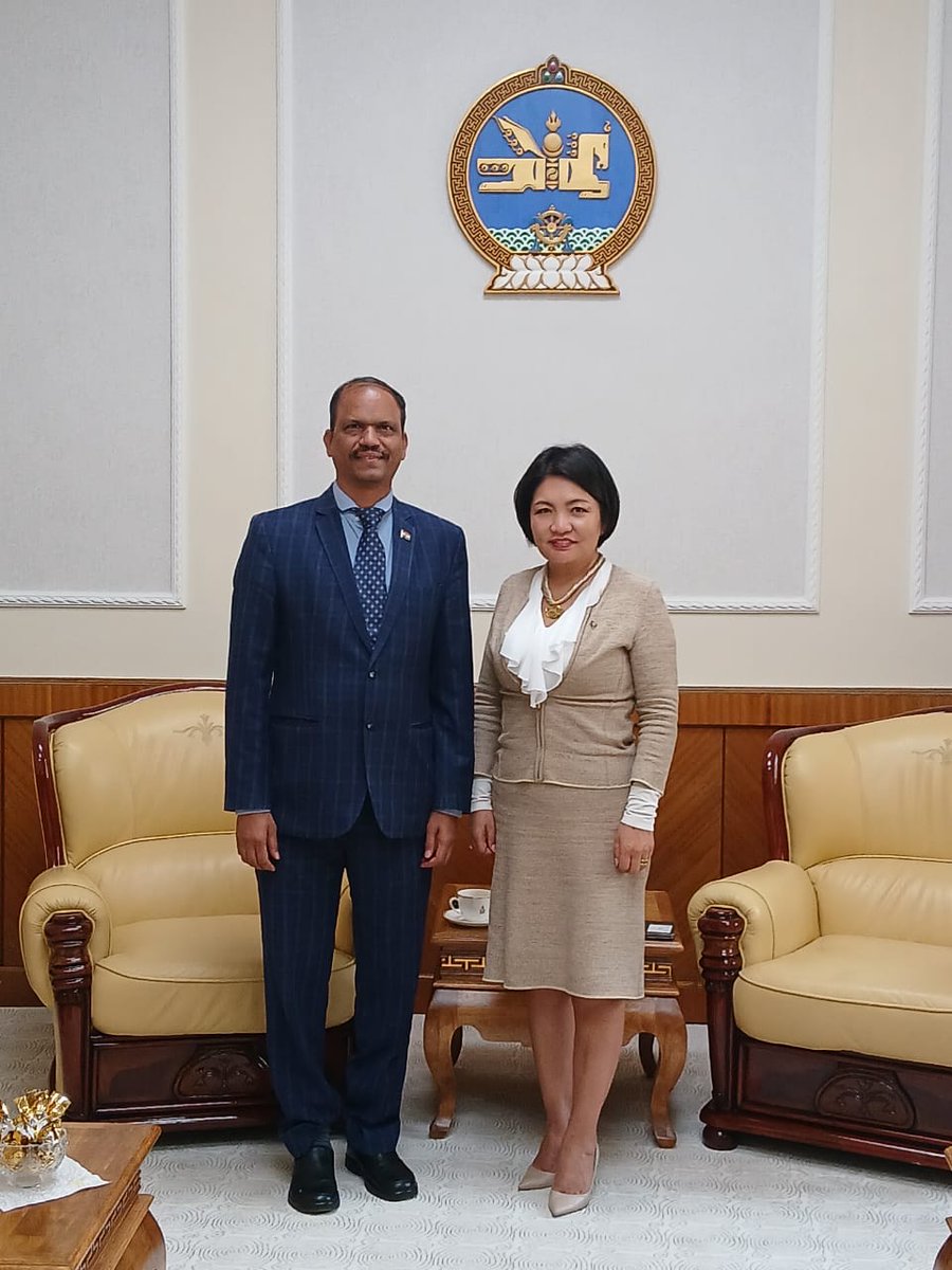 On 30May, Ambassador HE Mr Atul Malhari Gotsurve met HE Ms B Saranchimeg, Member of State Great Hural (#Parliament) of Mongolia & Chairman of the #India-#Mongolia Parliamentary #Friendship Group at the Parliament & discussed issues of mutual interest
@MEAIndia @IndianDiplomacy