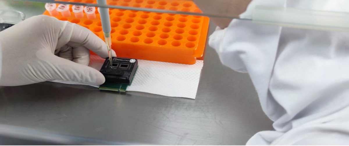 benagen3571's tweet image. After completing the preprocessing of chips in the ultra-clean worktable, the library is loaded into the chip, ensuring no enzymes or foreign substances enter the chip.#SequencingPrep #LibraryConstruction#DirectRNA #RNA #Nanopore #PromethION #Gene #Poly(A) #m5C #m6A #ψ