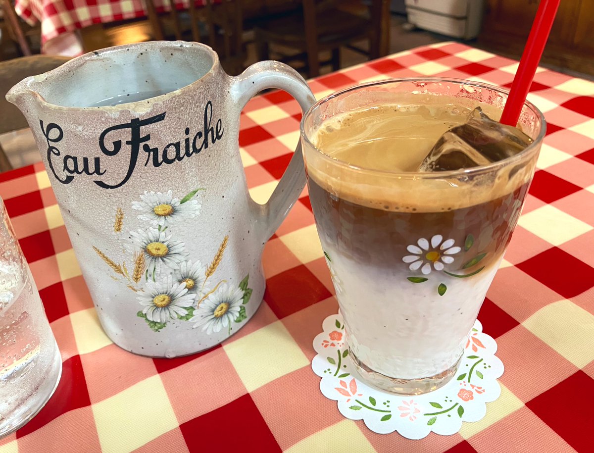 何年かぶりのオ・タン・ジャディス🇫🇷店内のディスプレイや小物ひとつひとつが可愛い🌼ガレットにはマッシュルーム追加、せっかくなのでデザートクレープも…🧈おいしかった記憶あったけどやっぱりおいしかった🕊️