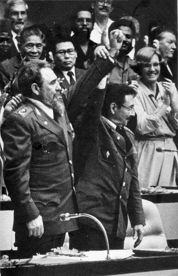 <a href="/ManuelA92153287/">Manuel Antonio</a> Raúl: "Soy comunista porque me enseñó Fidel, mi maestro, mi mejor amigo, mi jefe. El comunista debe caracterizarlo, siempre, el análisis objetivo de la verdad y la forma más correcta de llevar adelante su proyecto, aún en medio de las situaciones más difíciles."
#RaúlEsRaúl