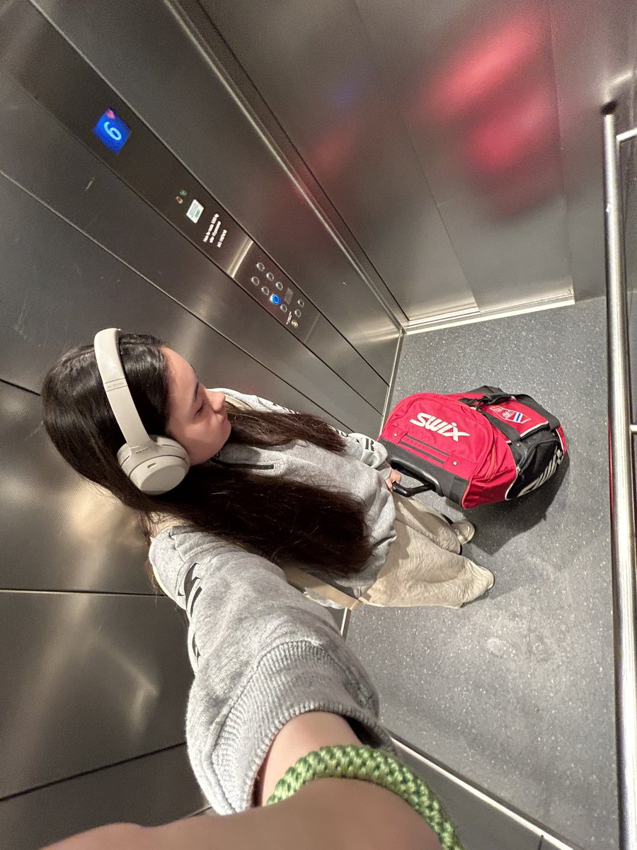 nickixonxfleek's tweet photo. leaving for amsterdam knowing i won’t see nicki <<<<<<  😔 https://t.co/4Z9p39hr4J